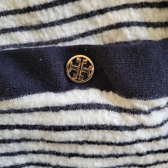 9 tory burch buttons - Picture 3 of 4